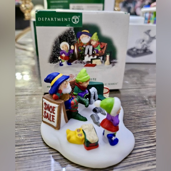 SOLD- Department 56 A Perfect Fit - Picture 5 of 8